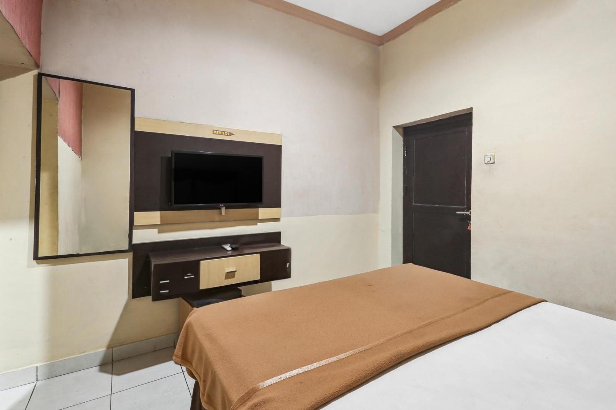 Collection O 93163 Hotel Grand Kartika Parepare Esterno foto