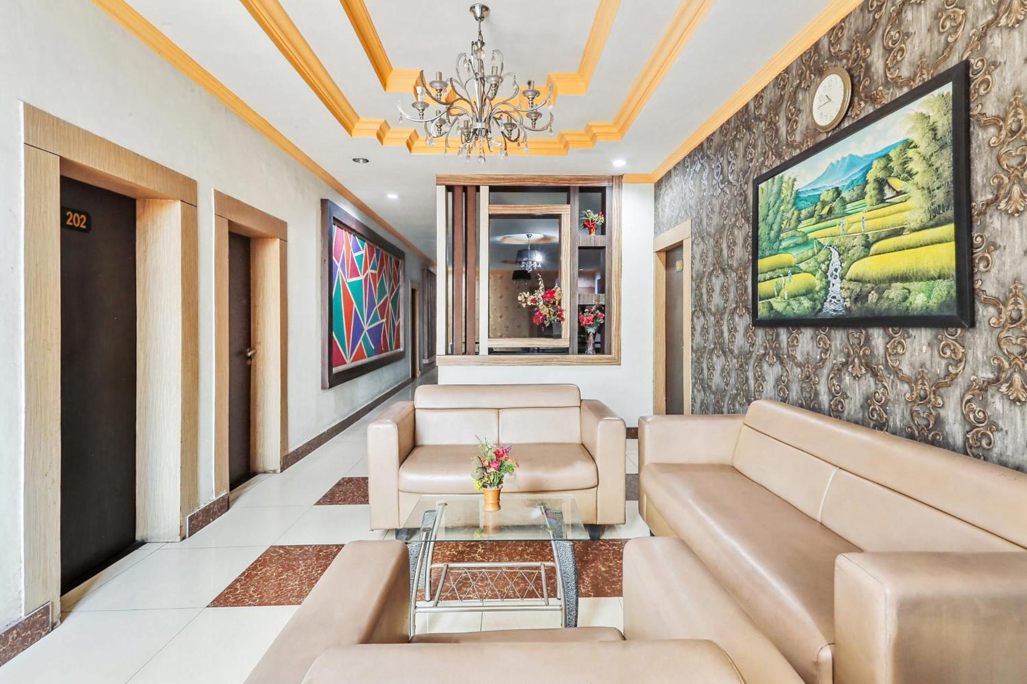 Collection O 93163 Hotel Grand Kartika Parepare Esterno foto