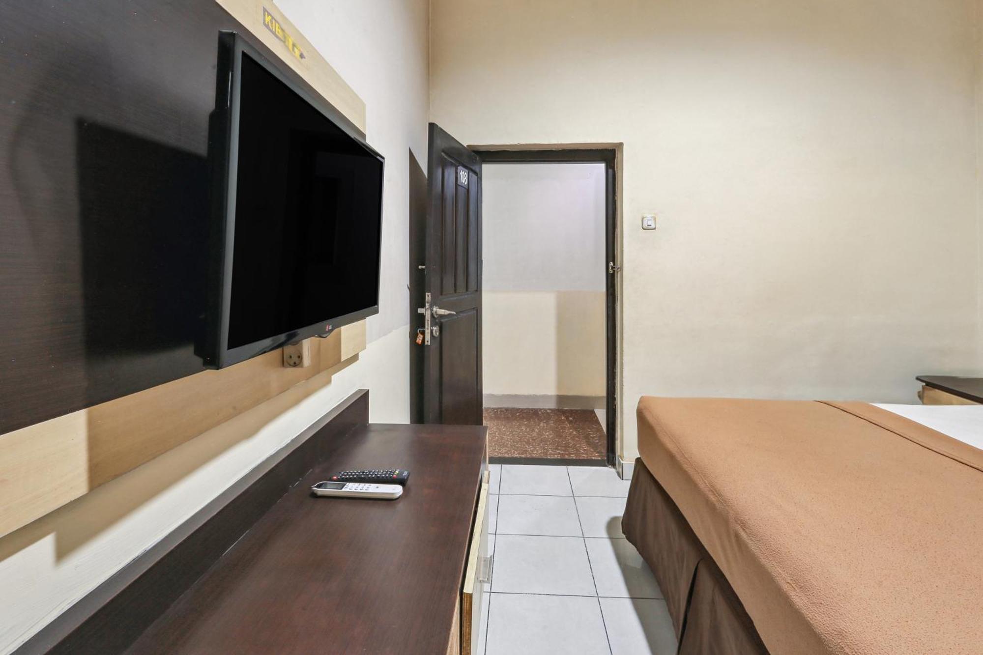 Collection O 93163 Hotel Grand Kartika Parepare Esterno foto