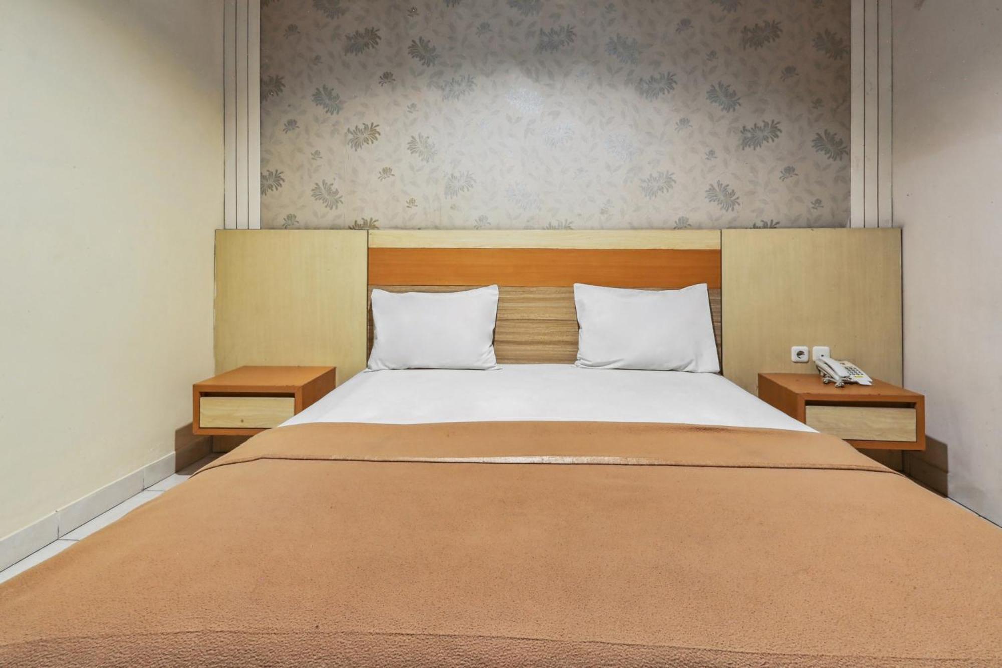 Collection O 93163 Hotel Grand Kartika Parepare Esterno foto