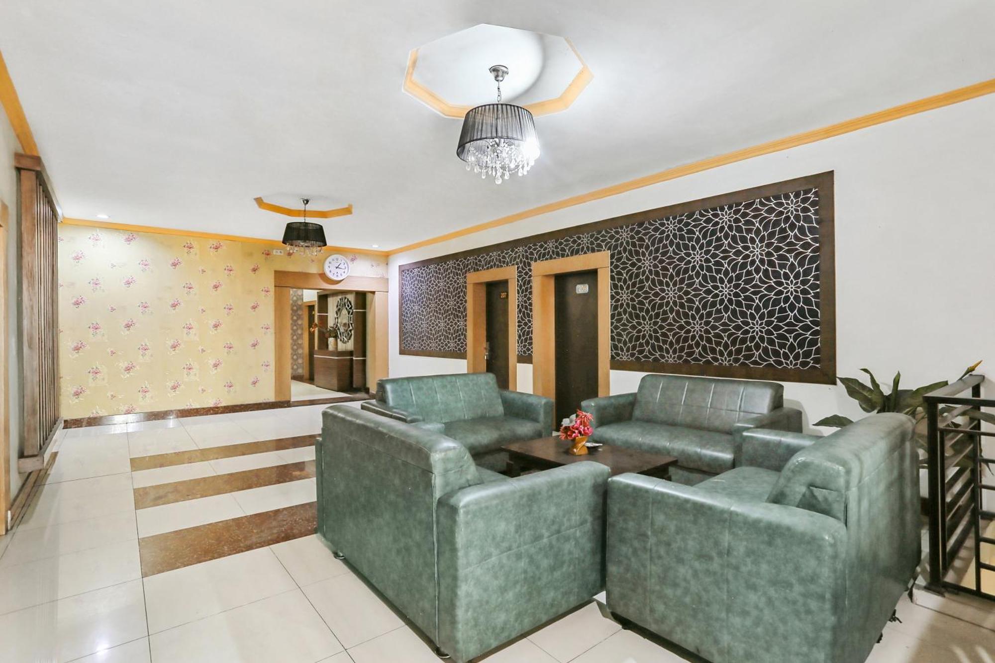 Collection O 93163 Hotel Grand Kartika Parepare Esterno foto