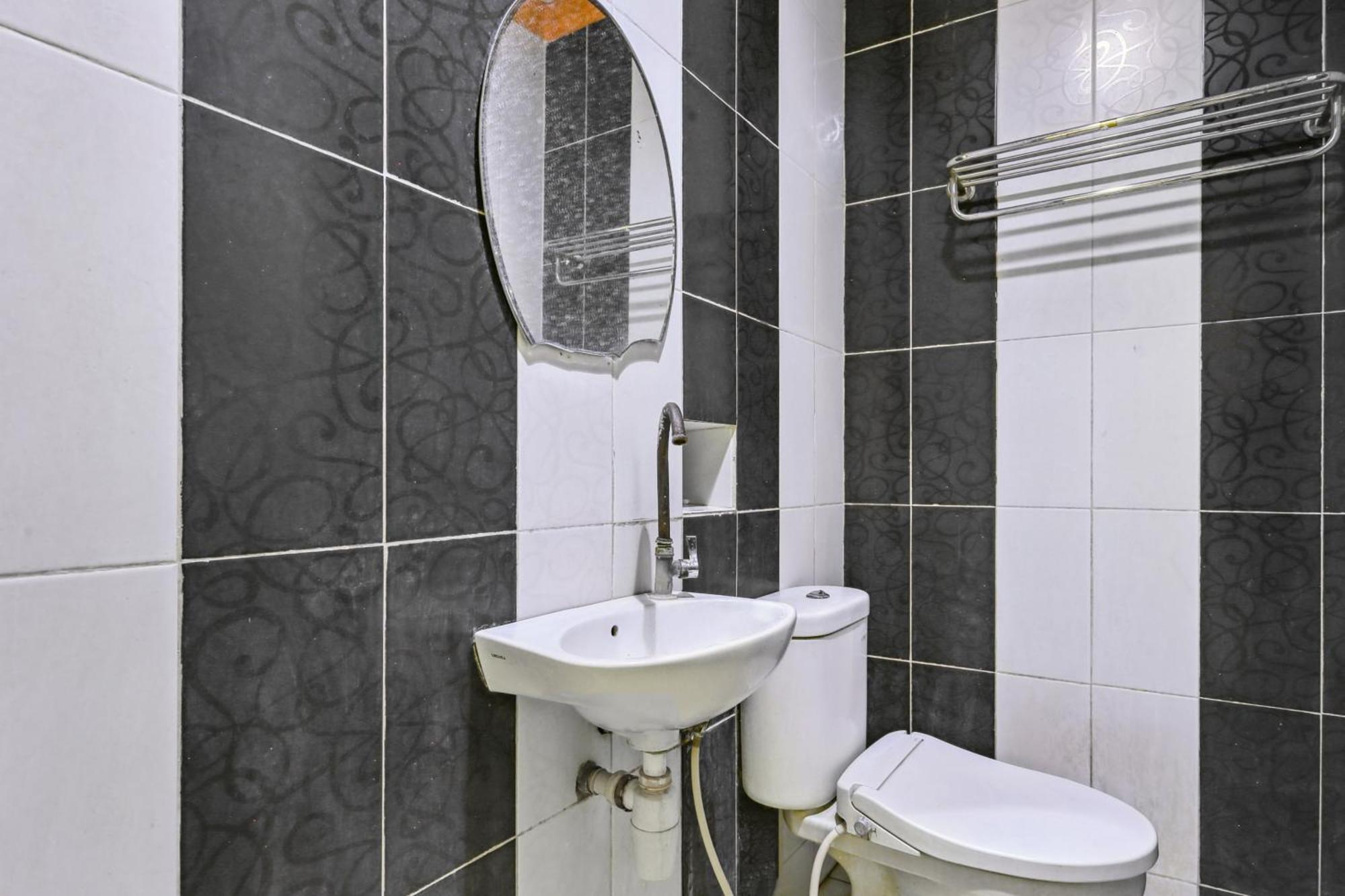 Collection O 93163 Hotel Grand Kartika Parepare Esterno foto