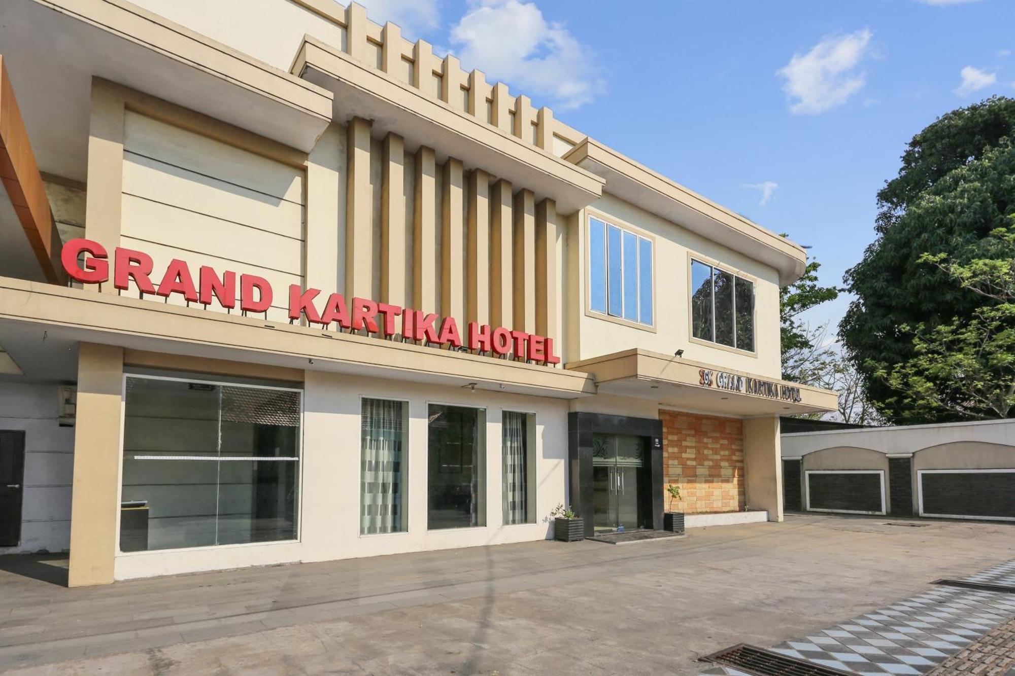 Collection O 93163 Hotel Grand Kartika Parepare Esterno foto